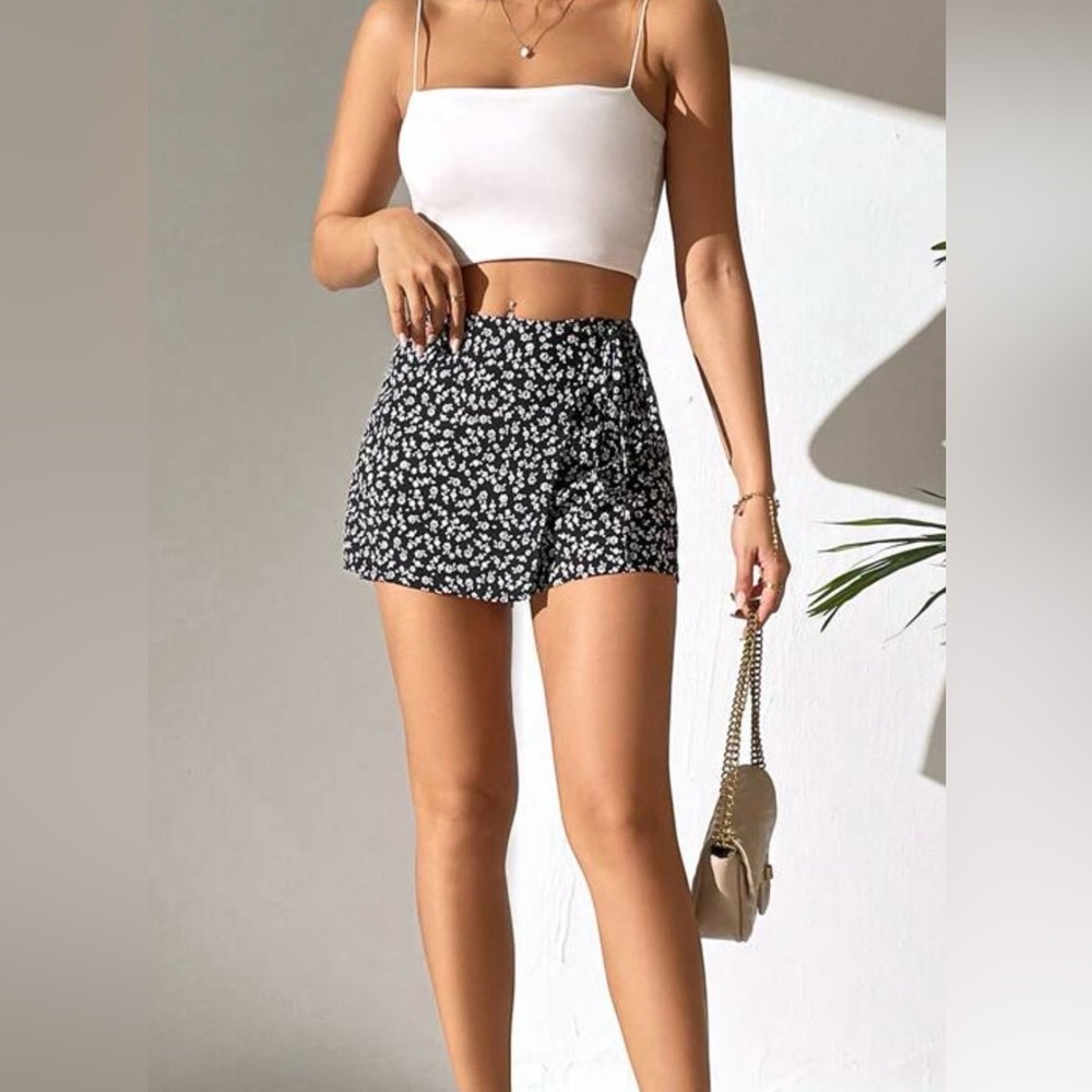 SHEIN Coquette wrap skort. Black and white floral Size Large petite
